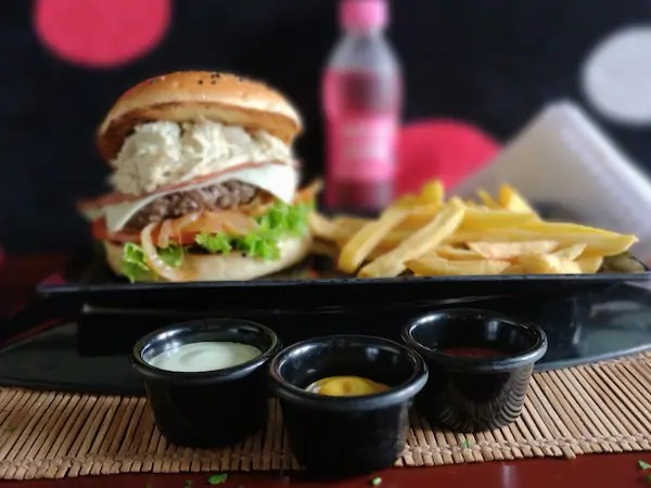 2 HAMBURGUESAS MIXTAS + PAPA FRANCESA + GASEOSAS 250ML