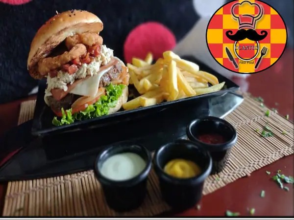 HAMBURGUESA DE LA CASA